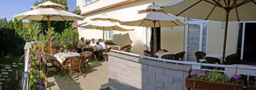 Hotel Maxim Svätý Jur Exterior foto